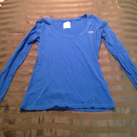 Blue Hollister tee