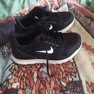 Sz 11 woman's Nike Orive sneakers