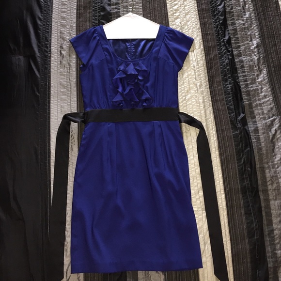 Express dress with belt AND pockets!!