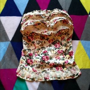 🌸Ruffled Lace & Floral Tube Top🌸
