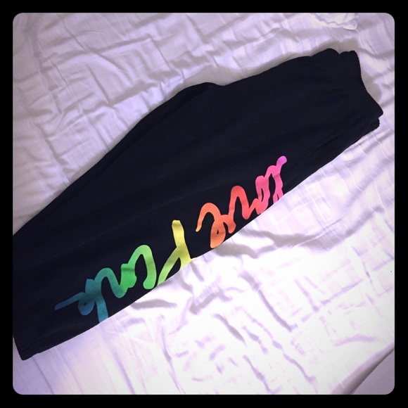 VS Pink Cropped Sweats