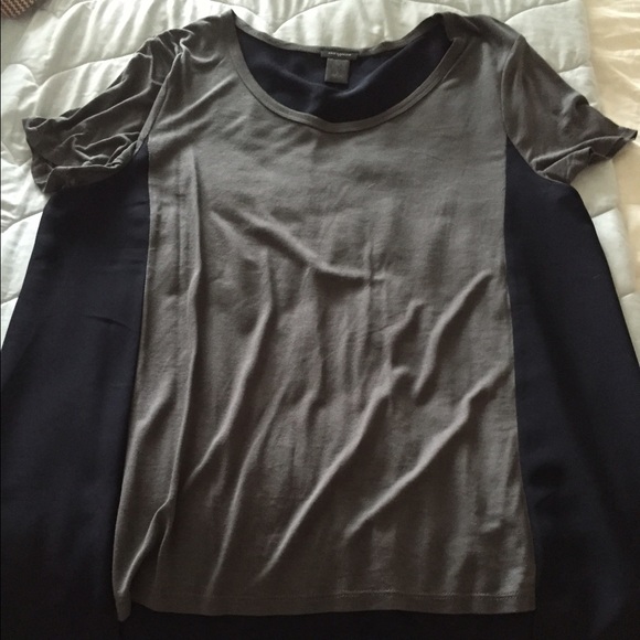SOLD 🚫Grey/navy blue flowy top🚫