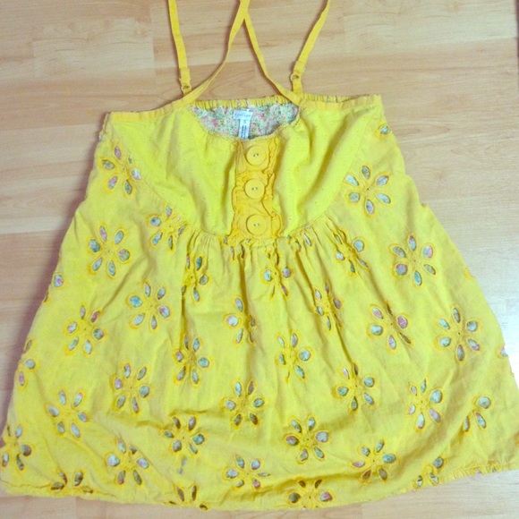 Adorable retro type tank top.