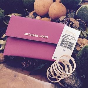 MICHAEL KORS Fuschia Passport Case