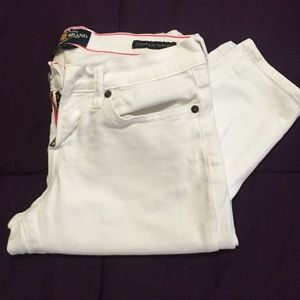 ✨ SALE ✨White Lucky Brand Charlie Skinny 🍀