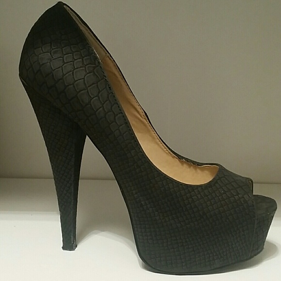 Gorgeous Black Peep Toes Heels!