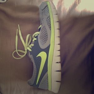 Nike Flex Mint Green Tennis Shoes