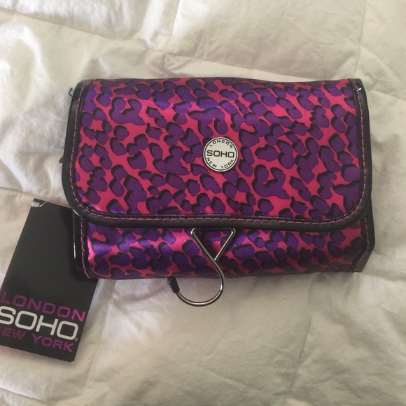 Hanging travel organizer