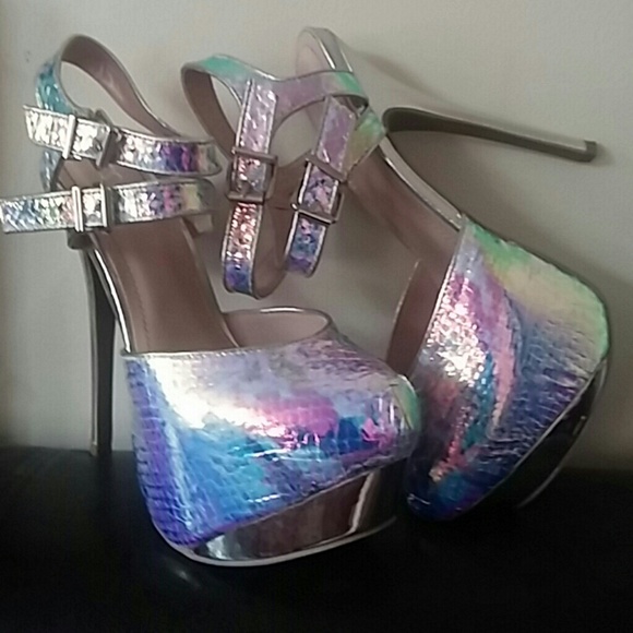 Shoedazzle Queenie Iridescent *price firm* - Picture 3 of 4