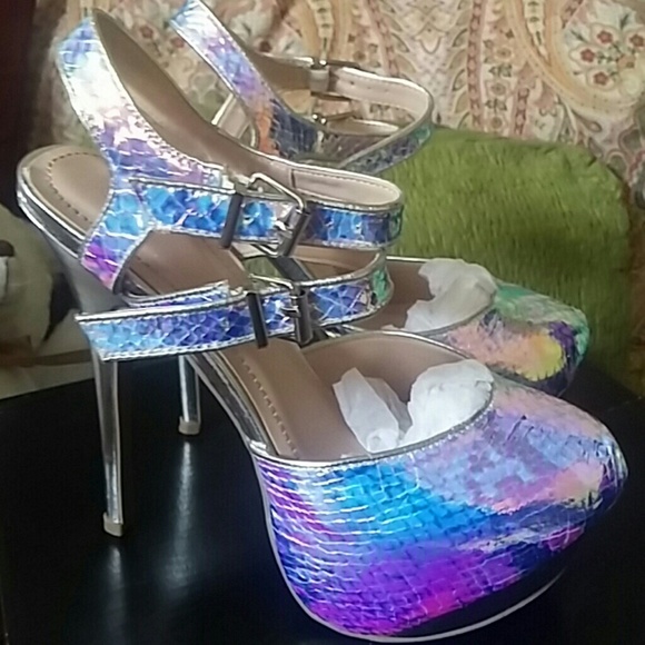 Shoedazzle Queenie Iridescent *price firm* - Picture 4 of 4