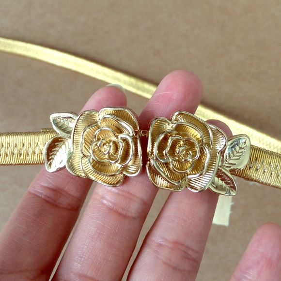 Zara Accessories - Zara gold rose waist belt