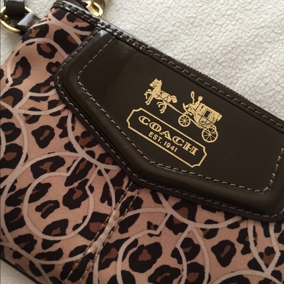 Coach Handbags - 🎈Coach wristlet