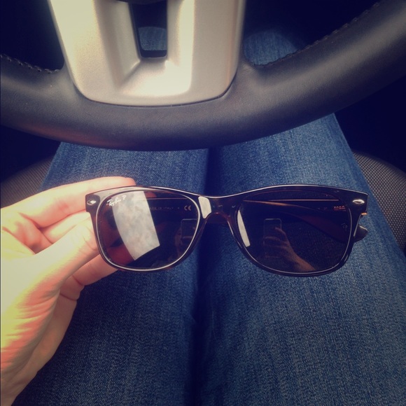 With case!!! Polarized Ray Ban sunglasses