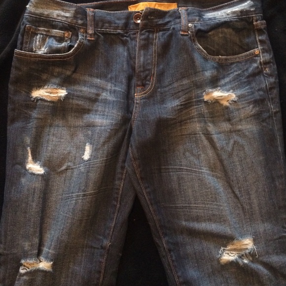 Distressed loose-fit/boyfriend fit jeans