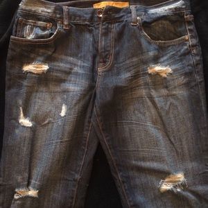 Distressed loose-fit/boyfriend fit jeans