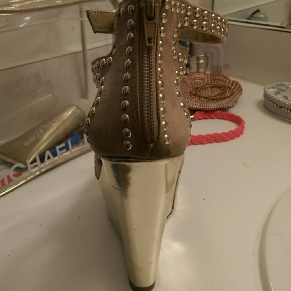 Gold wedges - Picture 3 of 3