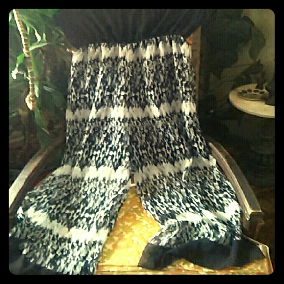 Jumper black and white