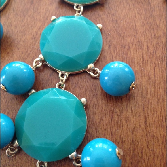 SOLD Teal Statement Necklace - Picture 3 of 4
