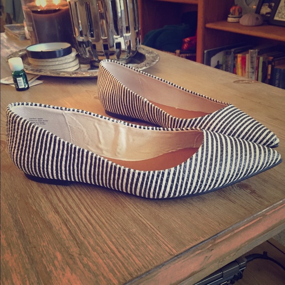 Seychelles black and white stripe flats in size 10