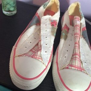 White / Pink Patch Slip - In Converse