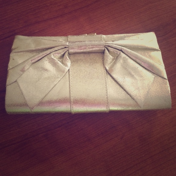 Gold ALDO clutch with optional gold chain included