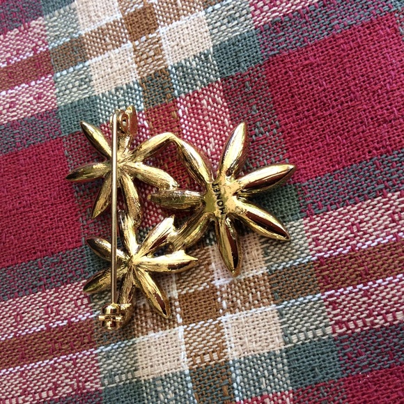 Monet Rhinestone Flower Pin - Picture 3 of 3