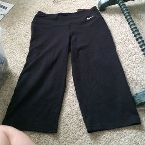 NWT Nike dry-fit Capri size small