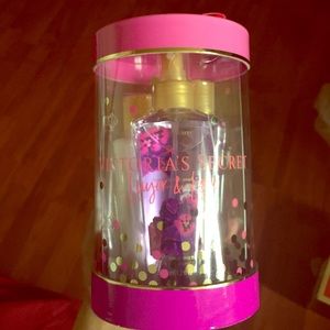 Victoria secret layer and love set