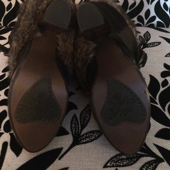 🚫SOLD - Brown Fur Ankle Strappy Boots🚫 - Picture 4 of 4