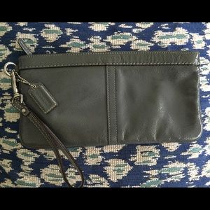 ❗️PRICE DROP❗️Grey Patent Leather Coach Clutch