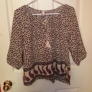Beautiful flowy  blouse! In great condition!
