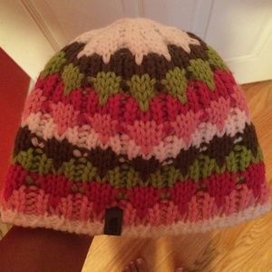 North Face hat! Never worn in perfect condition!