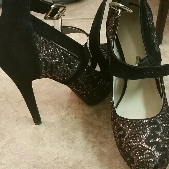 Strap pumps