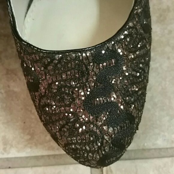 Strap pumps - Picture 2 of 4