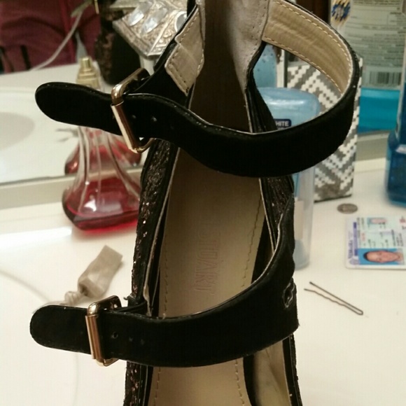 Strap pumps - Picture 4 of 4