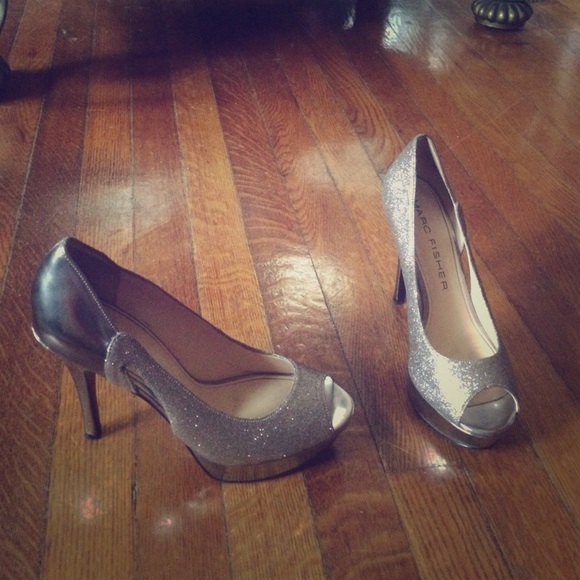 Marc Fisher sparkly pump