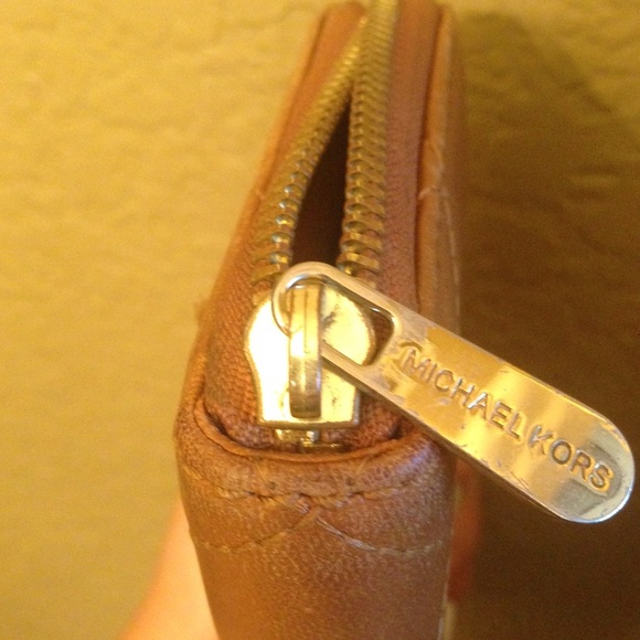 Wallet ware details for previous listing.