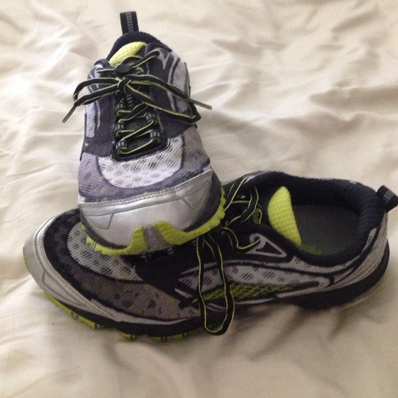 Avia size 8 men's (9.5 women)