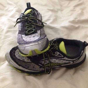 Avia size 8 men's (9.5 women)