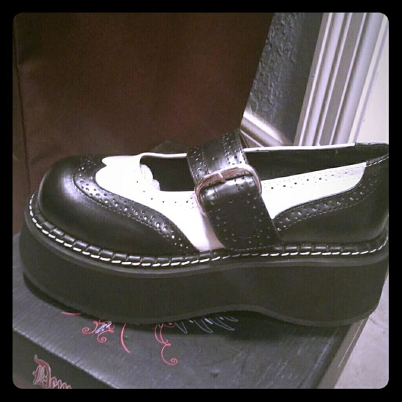 Mary Jane creepers