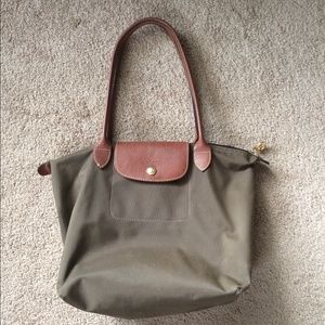 Long champ Le Pliage Medium Tote in Khaki Green
