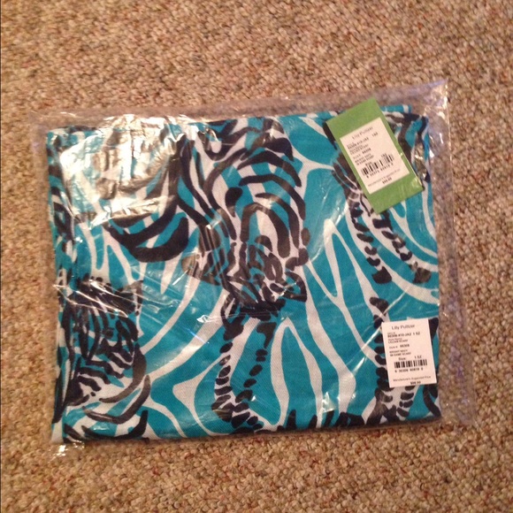 NWT Lilly Pulitzer I'm Game Lillian Scarf