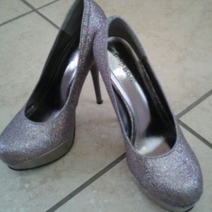 Glitter pumps