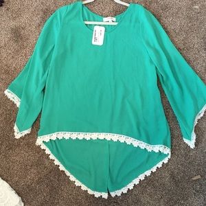 NWT Boho green bell sleeve top with flowers