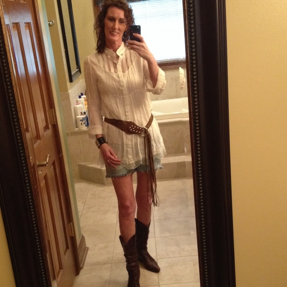 White Lace Shirt w/Fringe Belt