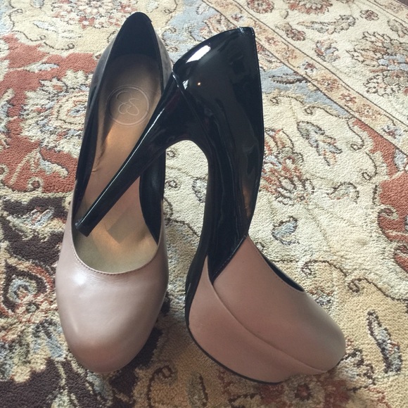 ❌❌BUNDLED❌❌SOLD❌  Toned Pump - Picture 1 of 3