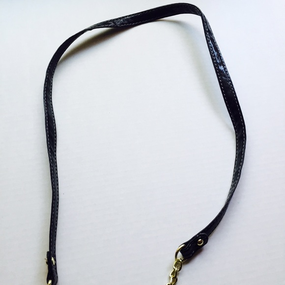 XOXO small faux ostrich crossbody - Picture 3 of 4