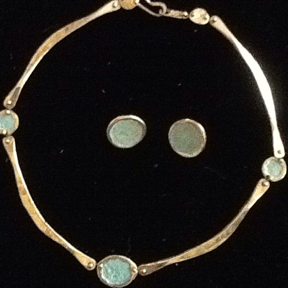 Neckless and matching. Earrings