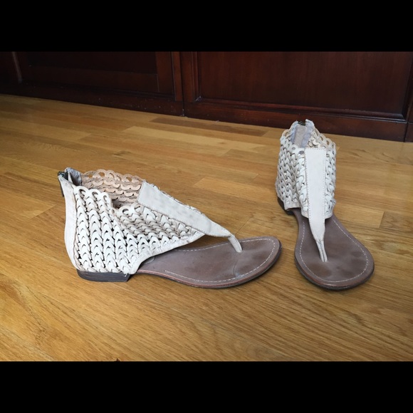 Nude leather sandals