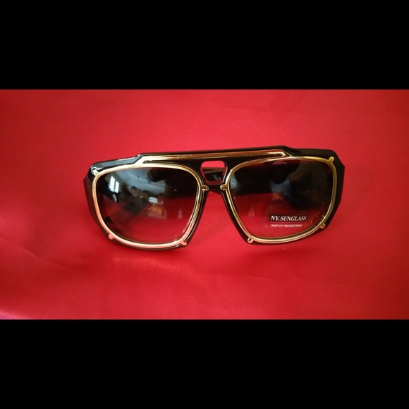 Black & Gold Sunglasses 😎